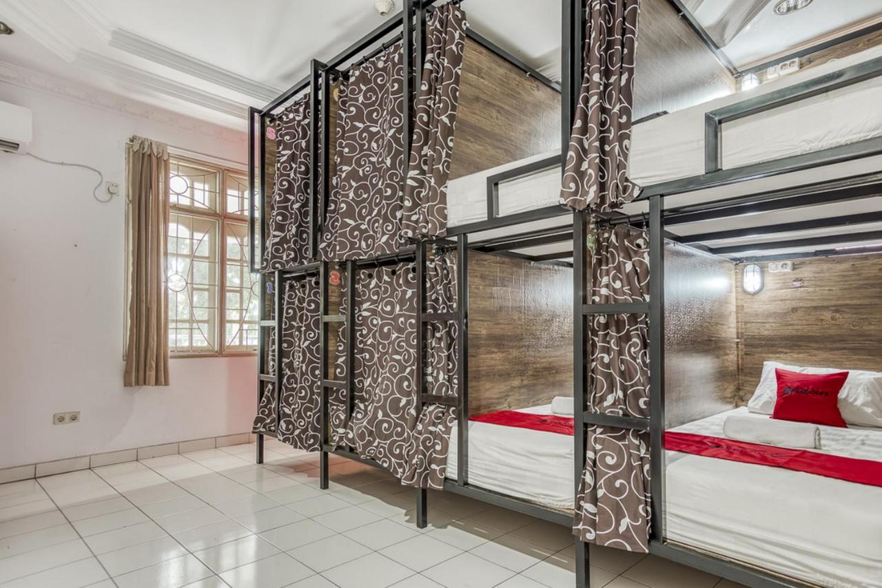 RedDoorz Hostel @ Feliz Noche Cengkareng Jakarta Exterior foto