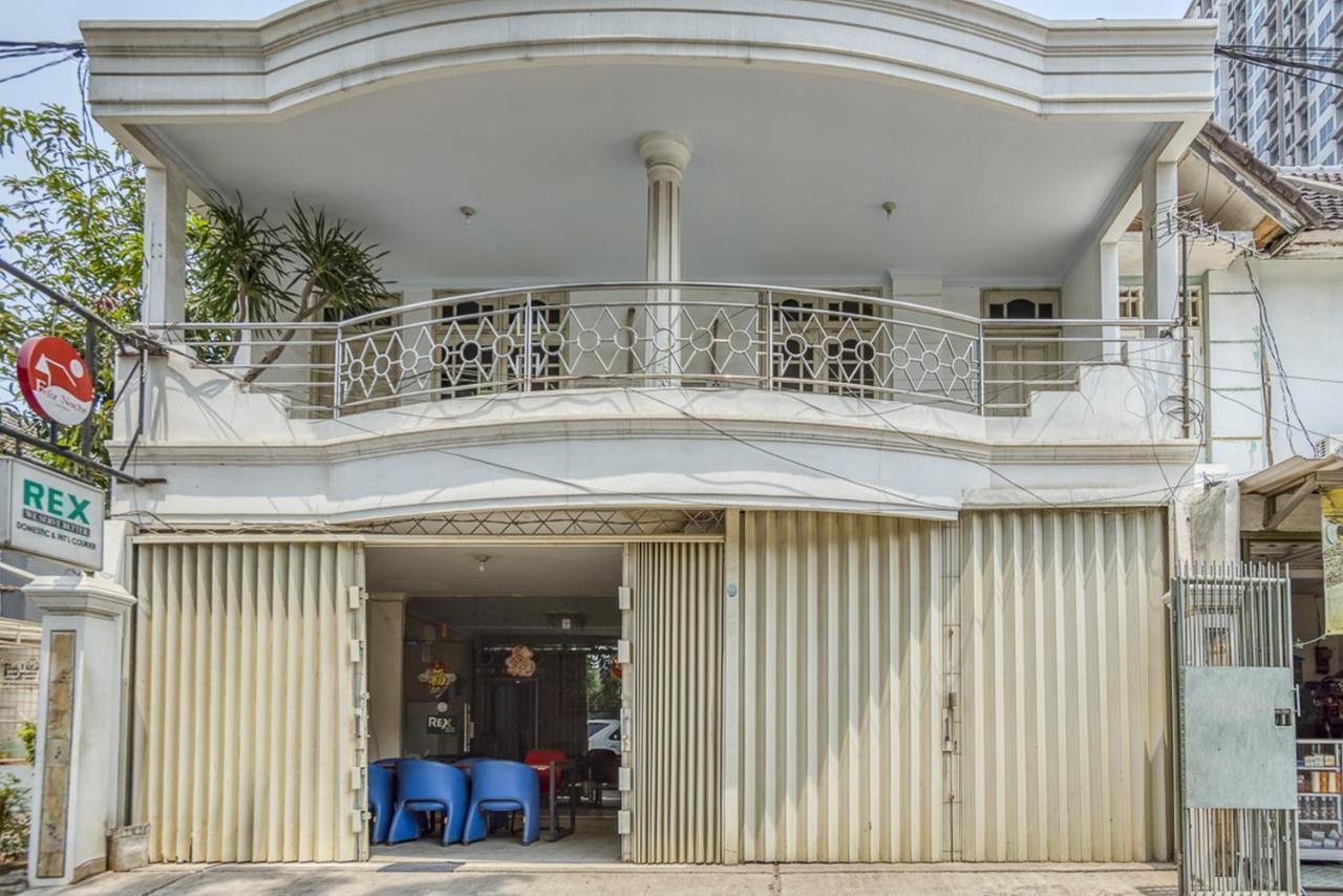 RedDoorz Hostel @ Feliz Noche Cengkareng Jakarta Exterior foto